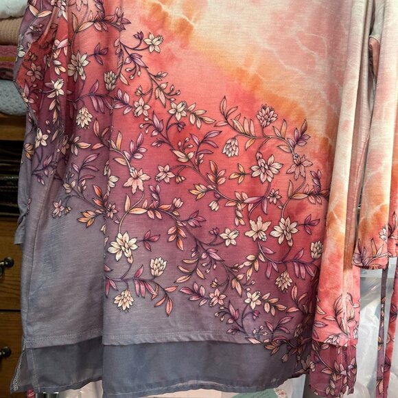 One World size 2X pink ombré floral print 3/4 ruched tie cuff sleeve v neck top - Picture 5 of 9